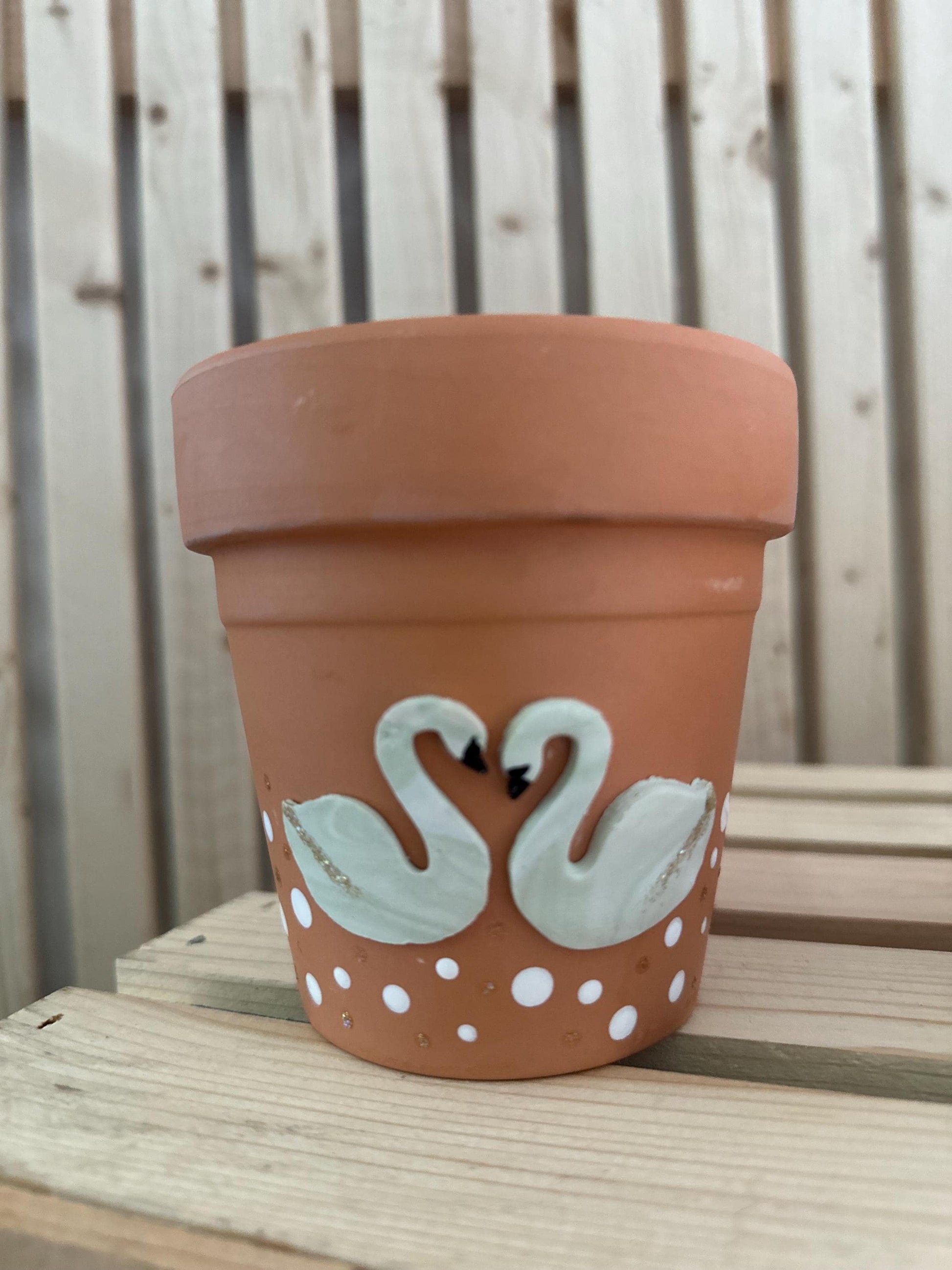 White Swan Decorative Terracotta Planter Pot