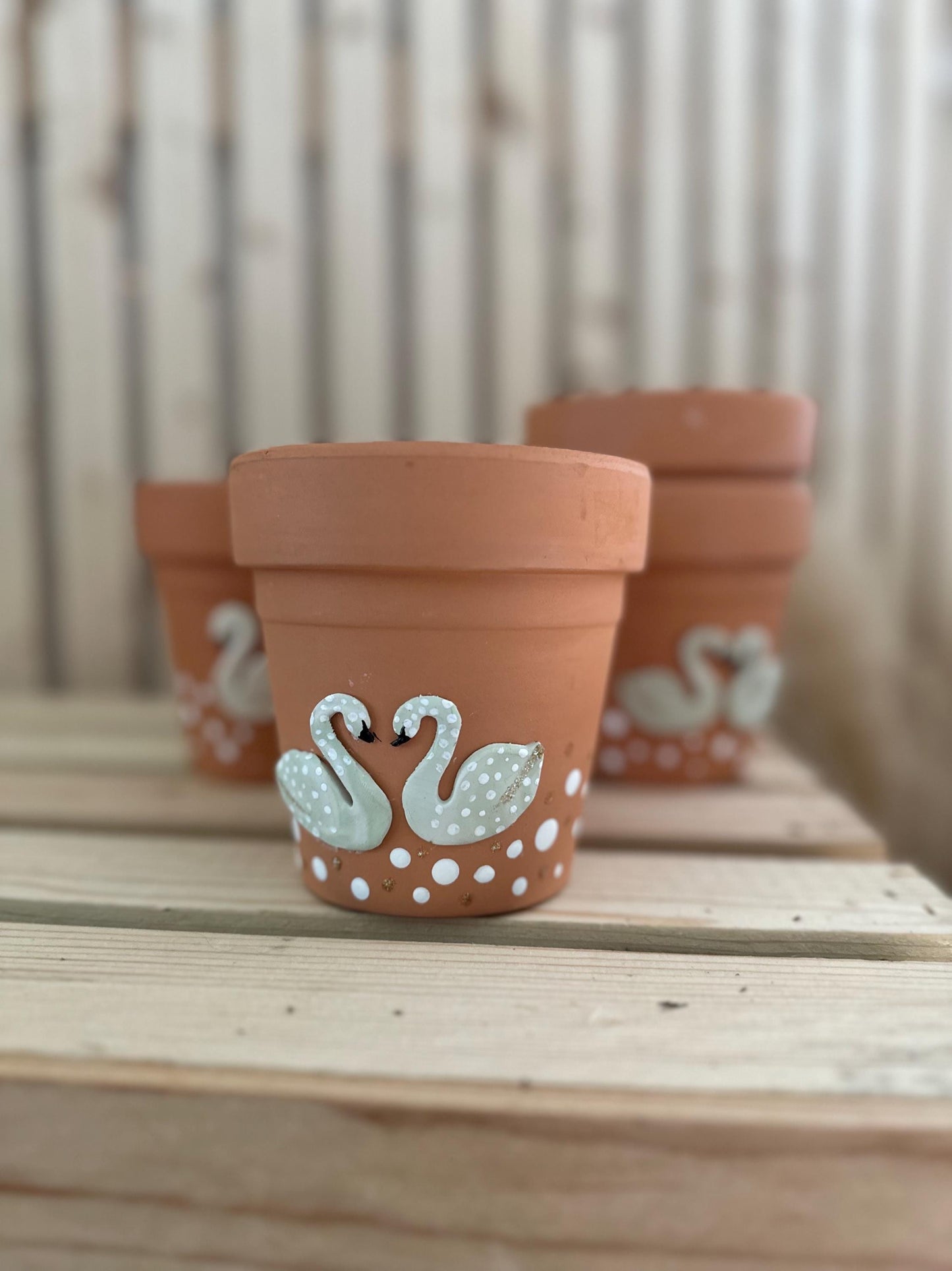 White Swan Decorative Terracotta Planter Pot