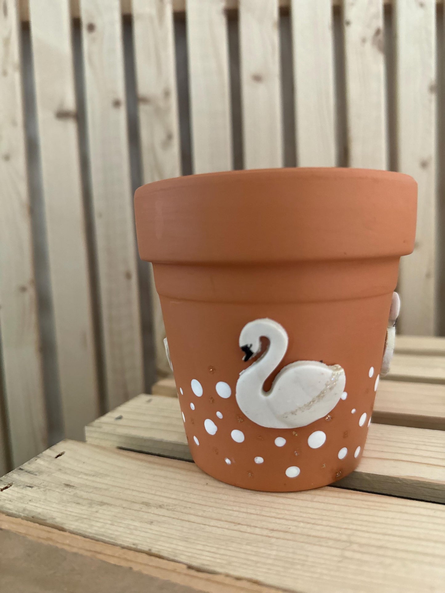 White Swan Decorative Terracotta Planter Pot